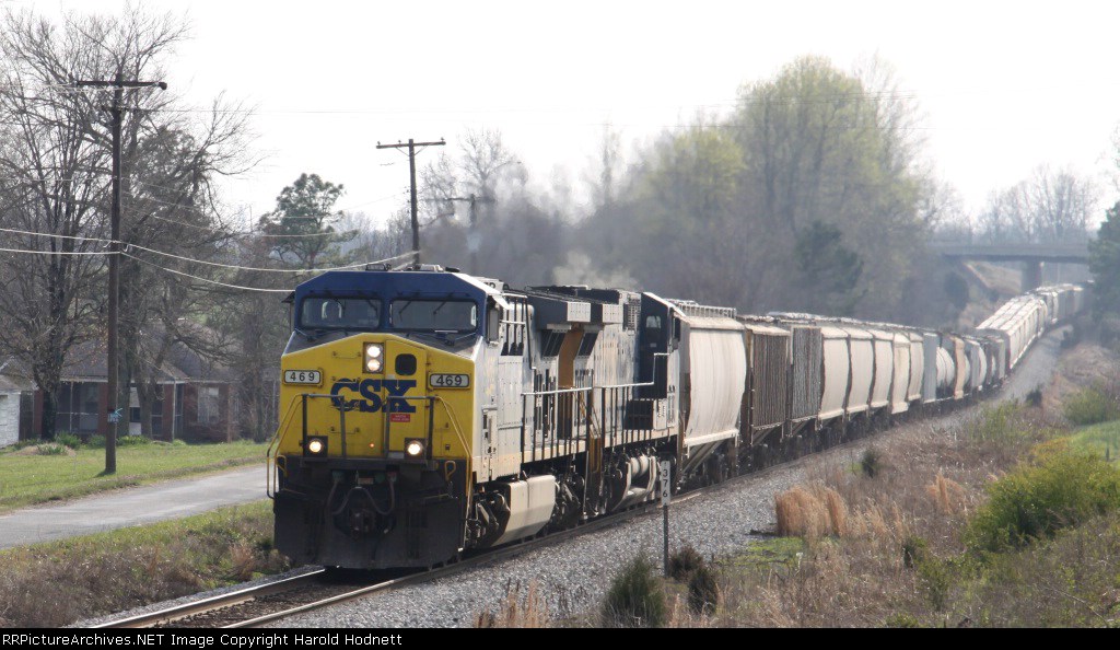 CSX 469 leads train Q698 past mp 376 